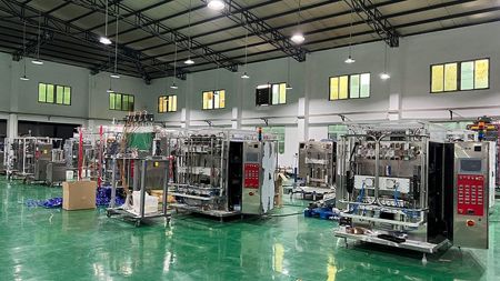 Taller de montaje de envasadoras de bolsa sachet de sellado trasero